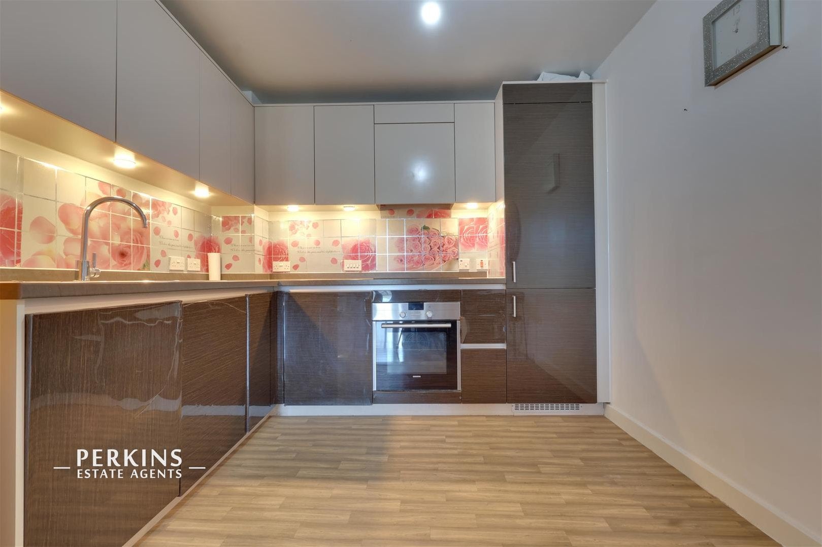 Flat Empire Way in Greater London