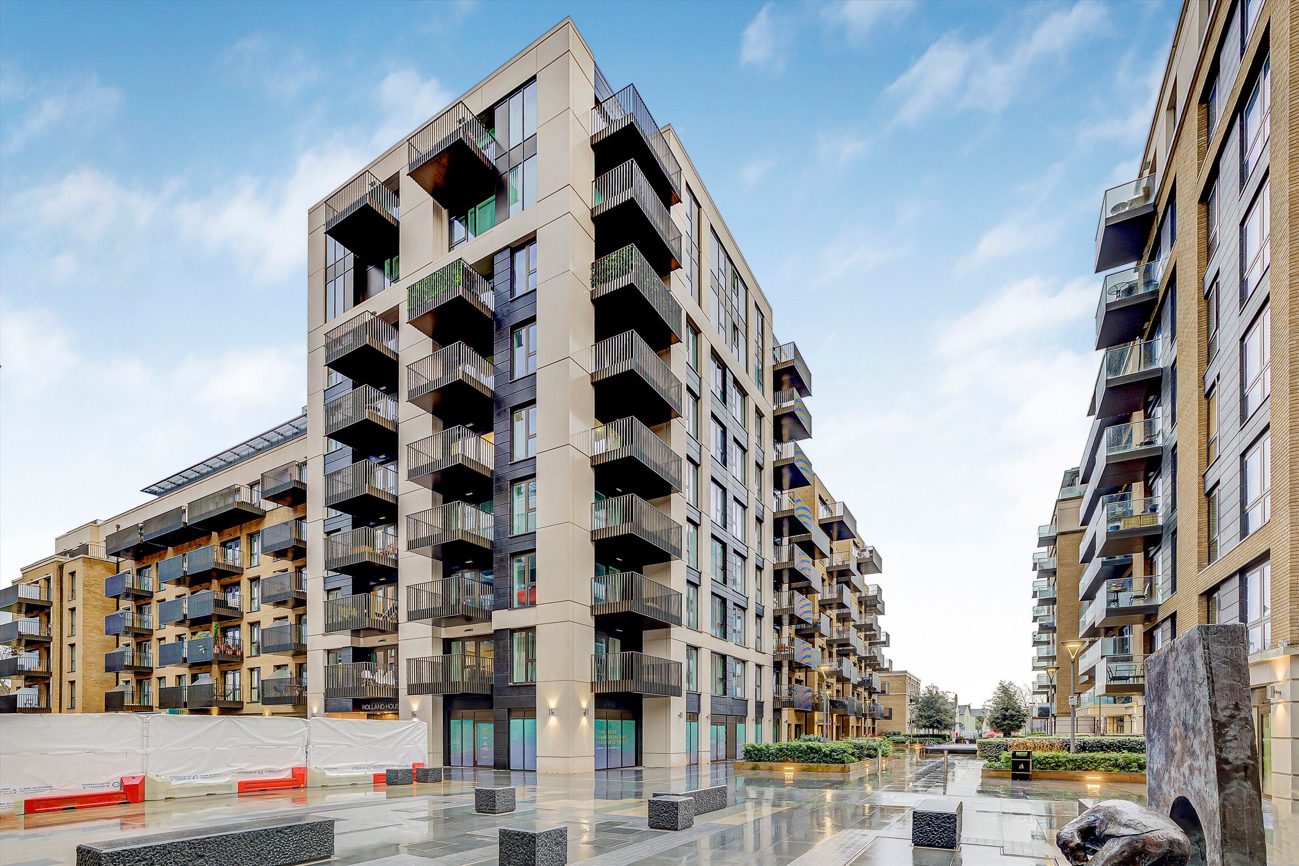 Flat Regatta Lane in Greater London
