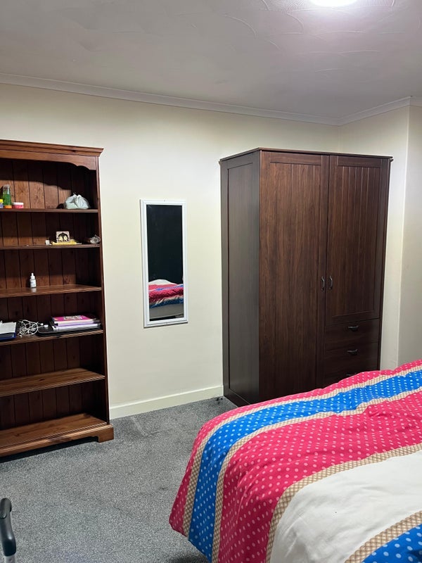 Room Armadale Path in Glasgow