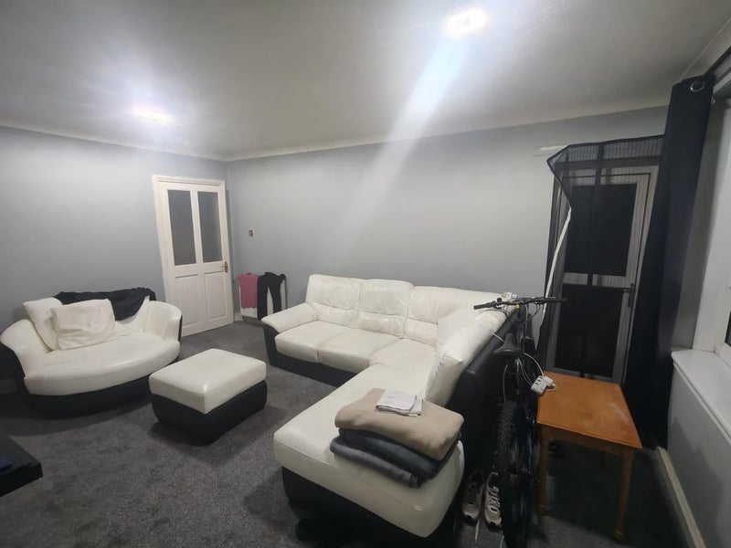 Room Armadale Path in Glasgow