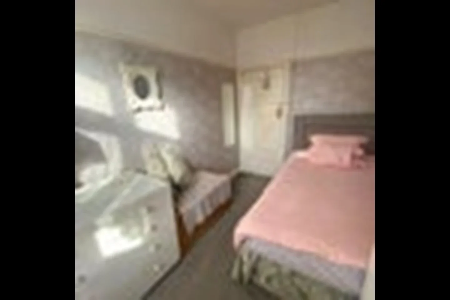 Room Whalebone Lane North in Greater London