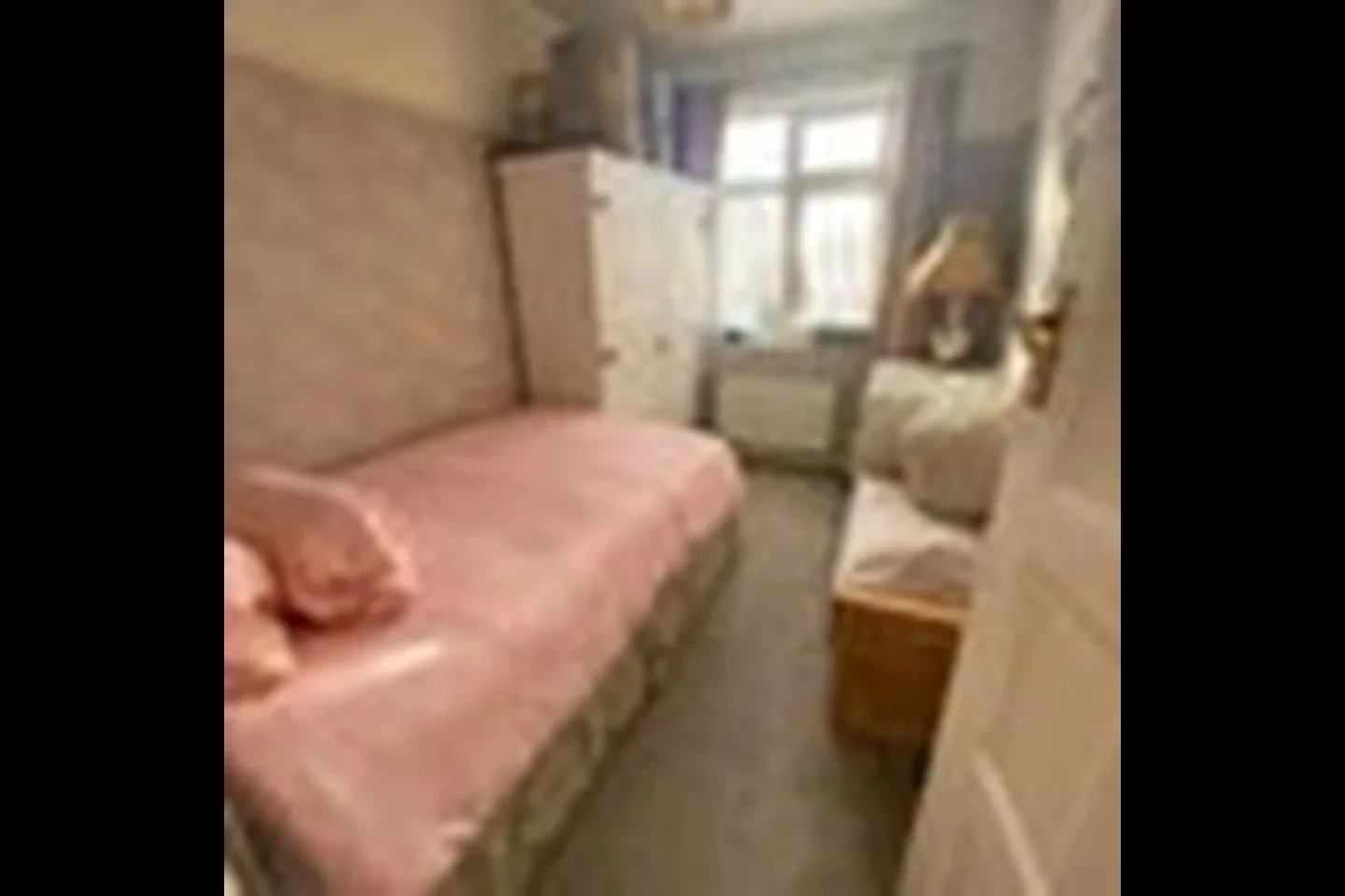 Room Whalebone Lane North in Greater London