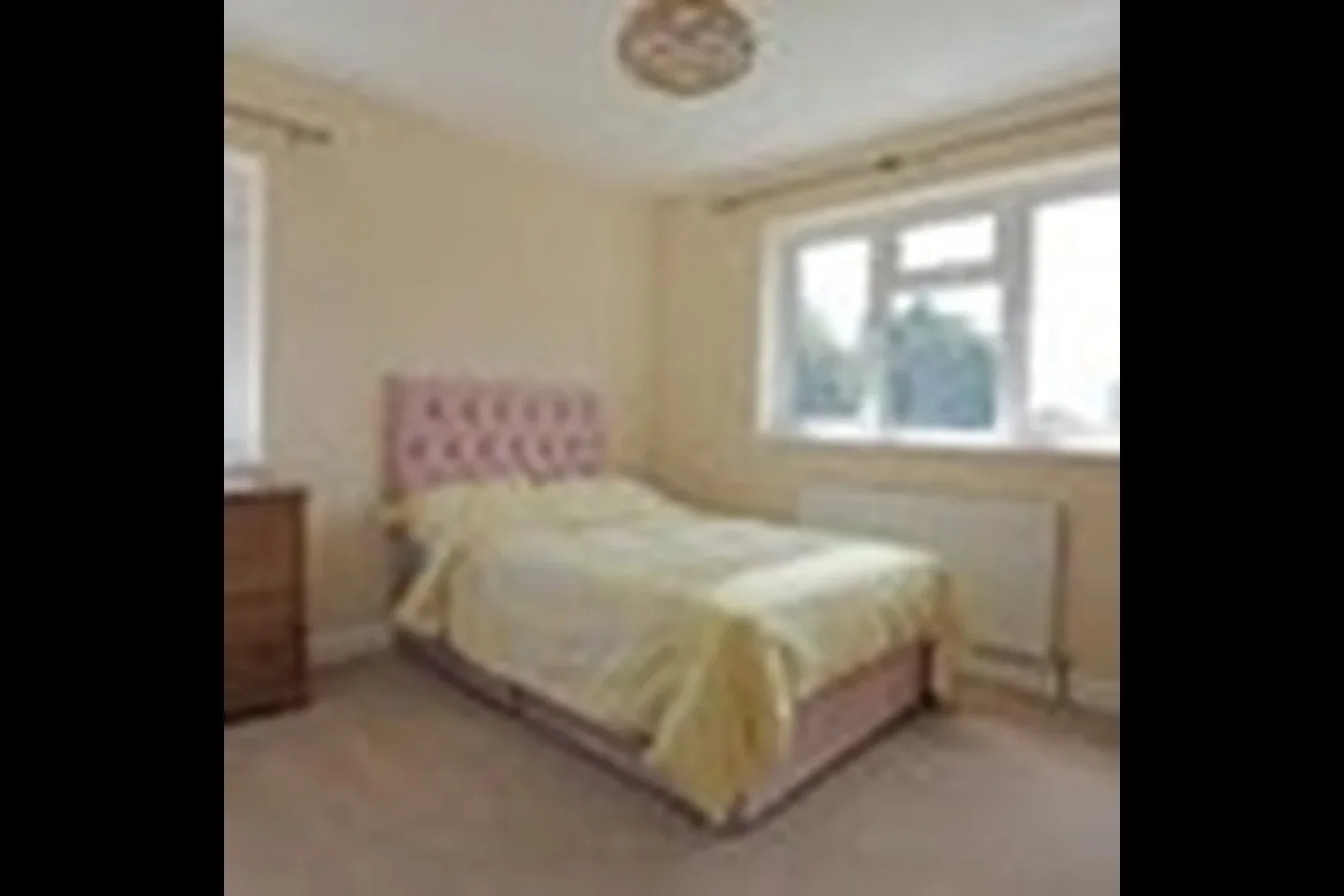 Room Whalebone Lane North in Greater London