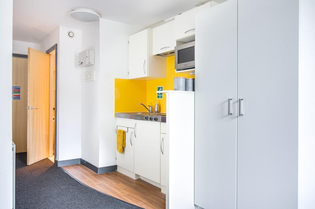 Room Fulham Palace Road in Greater London