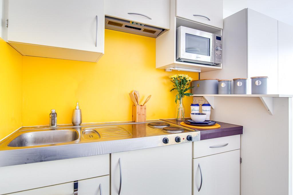 Room Fulham Palace Road in Greater London