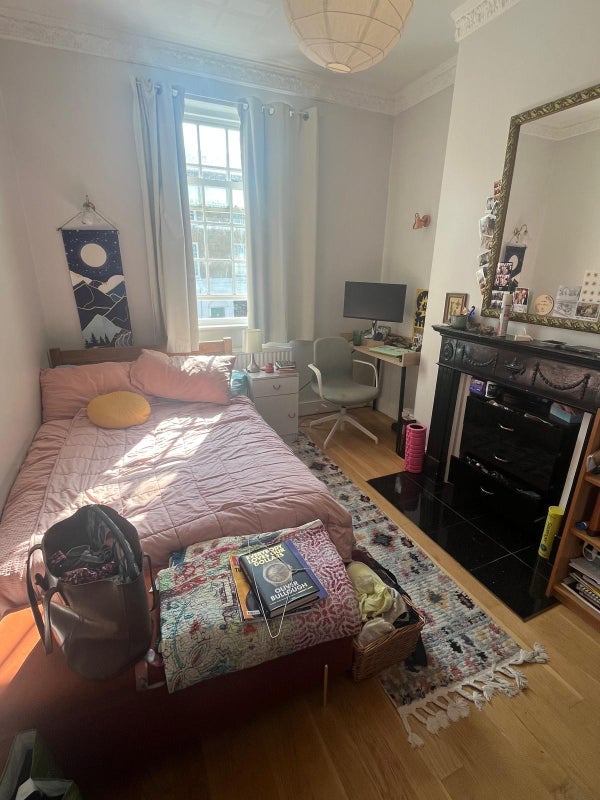 Room Allingham Street in Greater London
