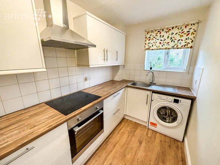Flat Westminster Way in Reading