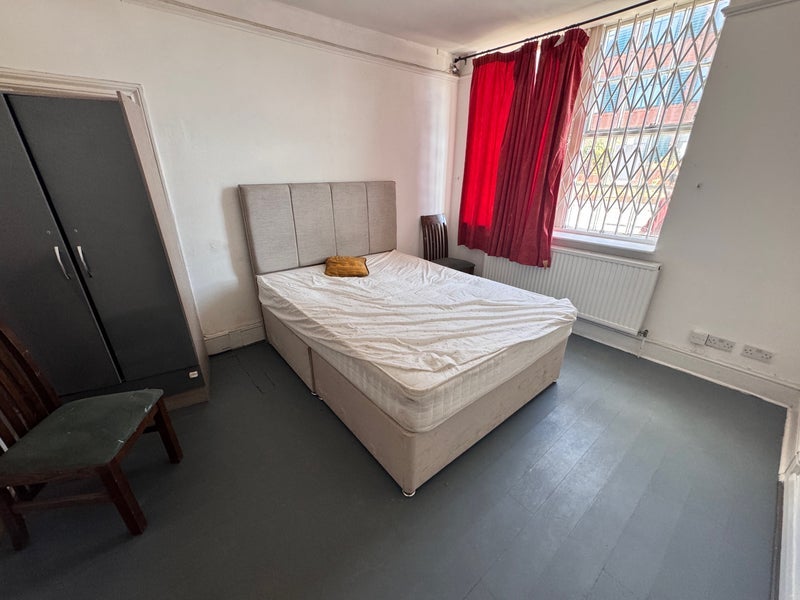 Room Stoke Road in Slough
