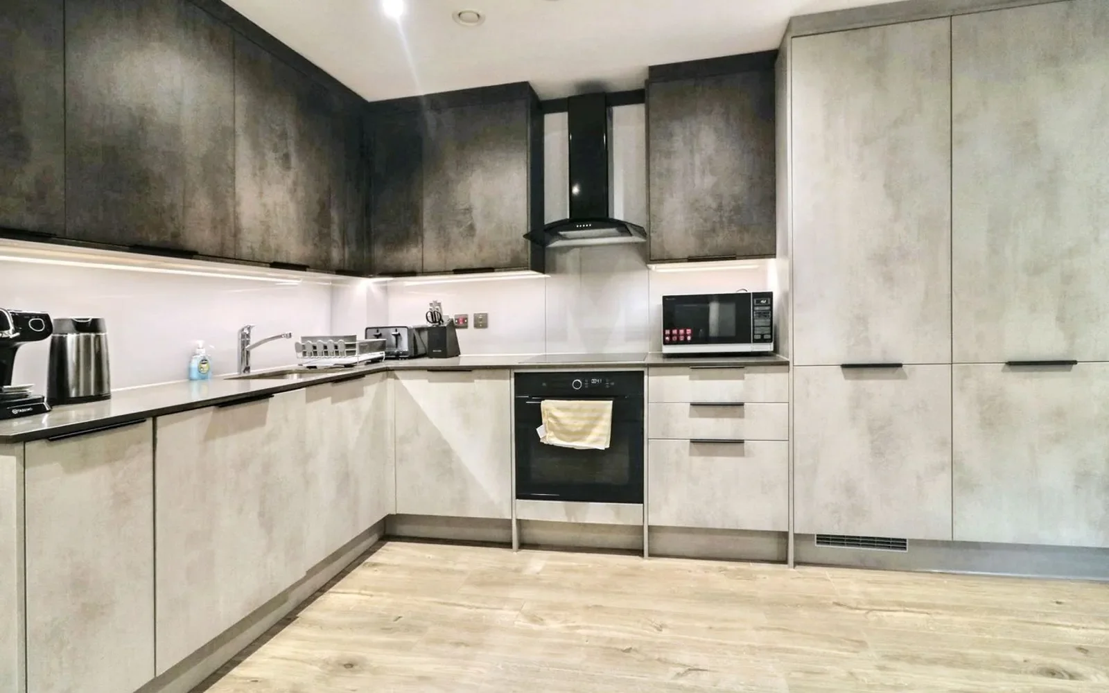 Flat Hyde Crescent in Greater London