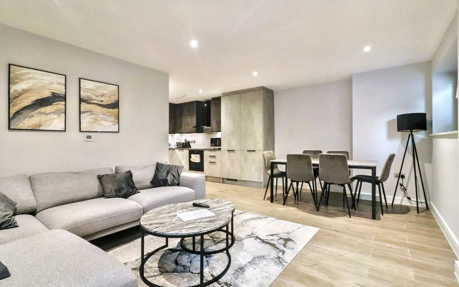 Flat Hyde Crescent in Greater London