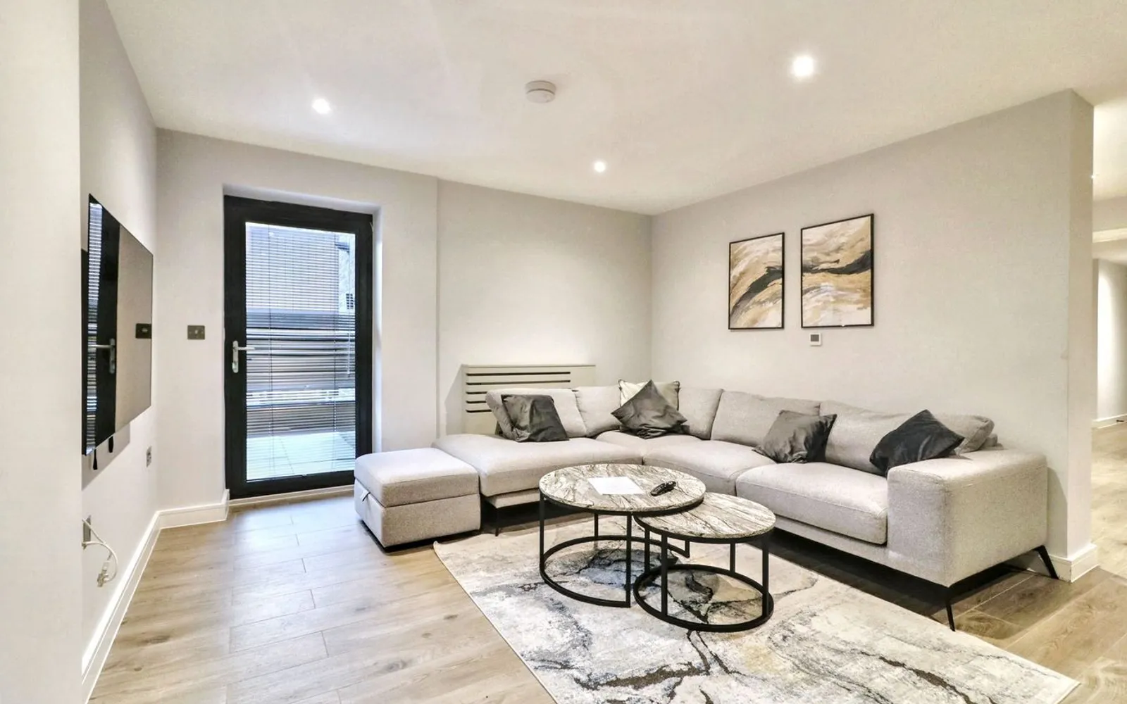 Flat Hyde Crescent in Greater London
