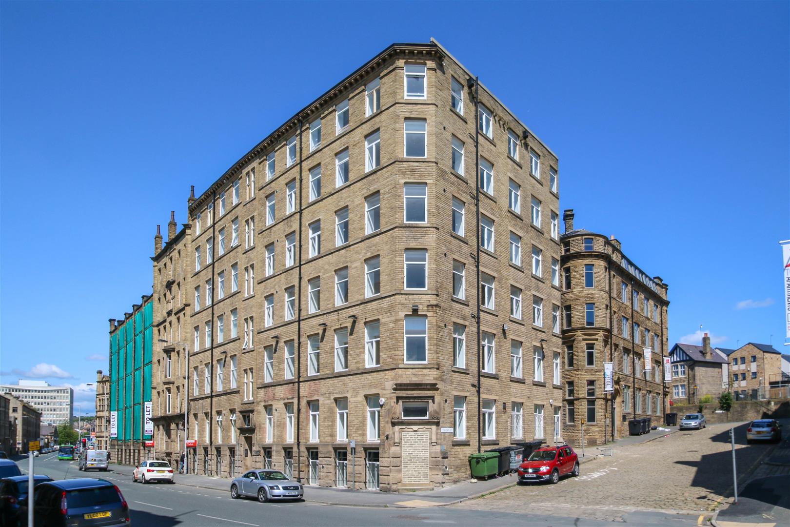 Flat Sunbridge Road in Bradford