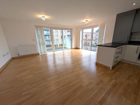 Flat Zodiac Close in Greater London