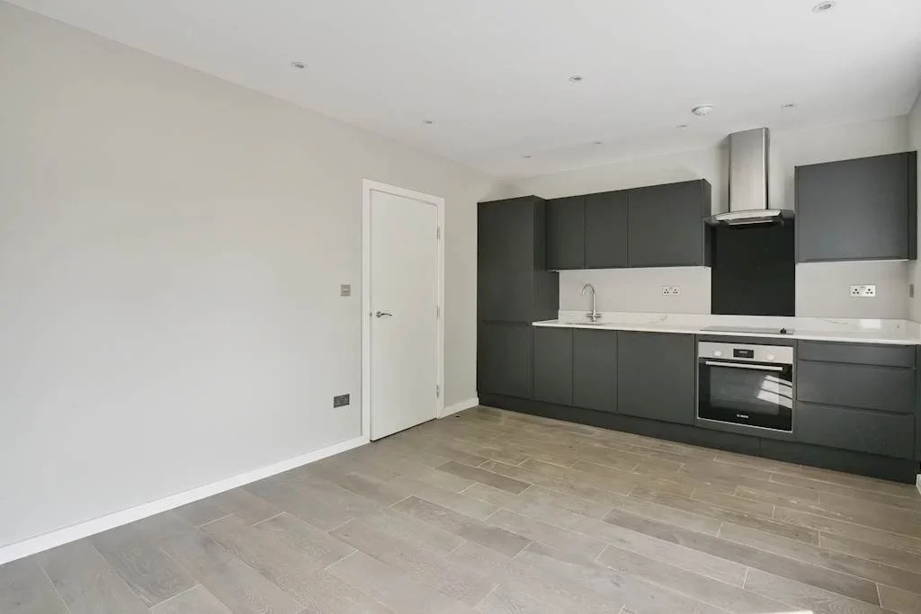 Flat Links Avenue in Greater London