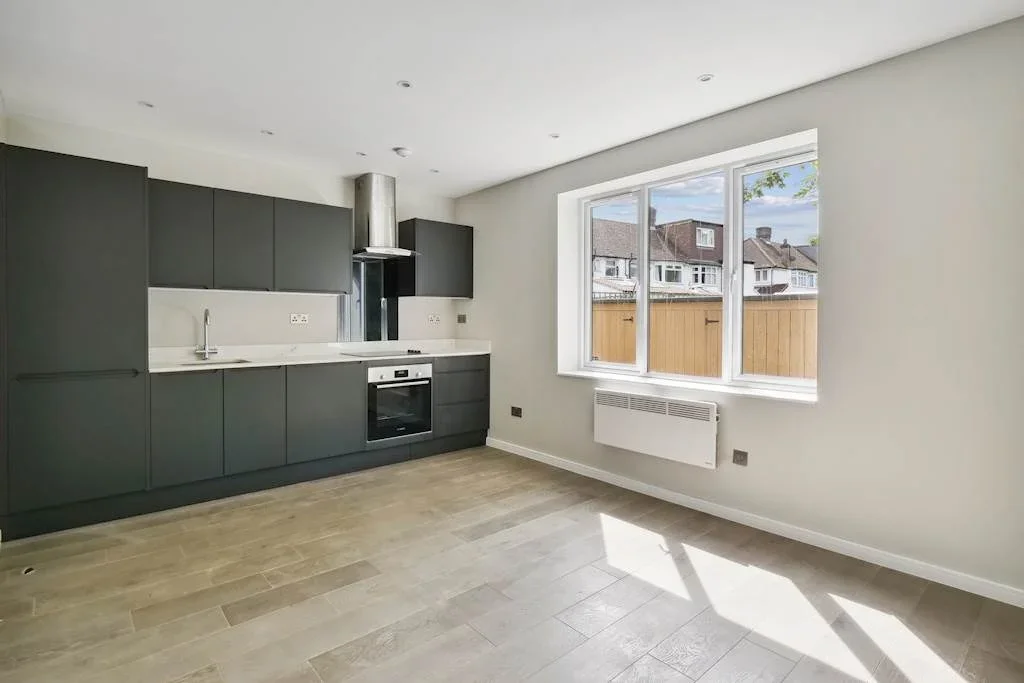 Flat Links Avenue in Greater London
