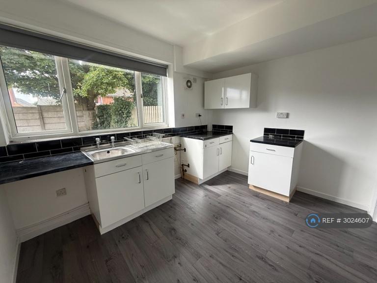 House Briar Hill Grove in Salford