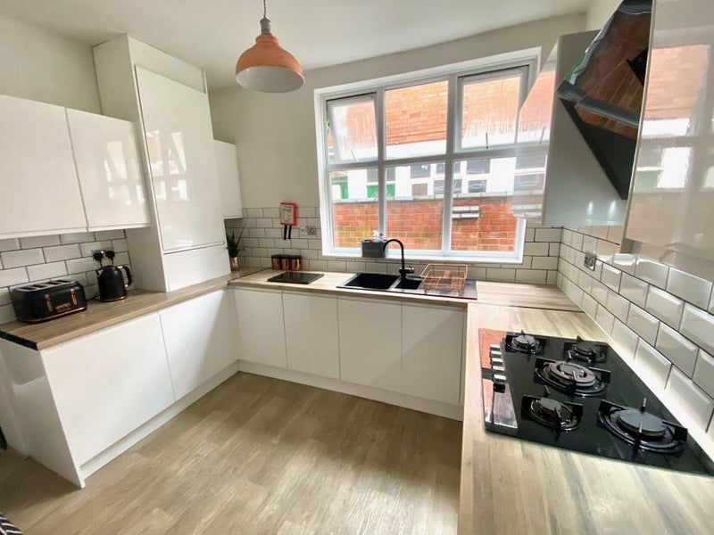 Room Winchester Avenue in Leicester