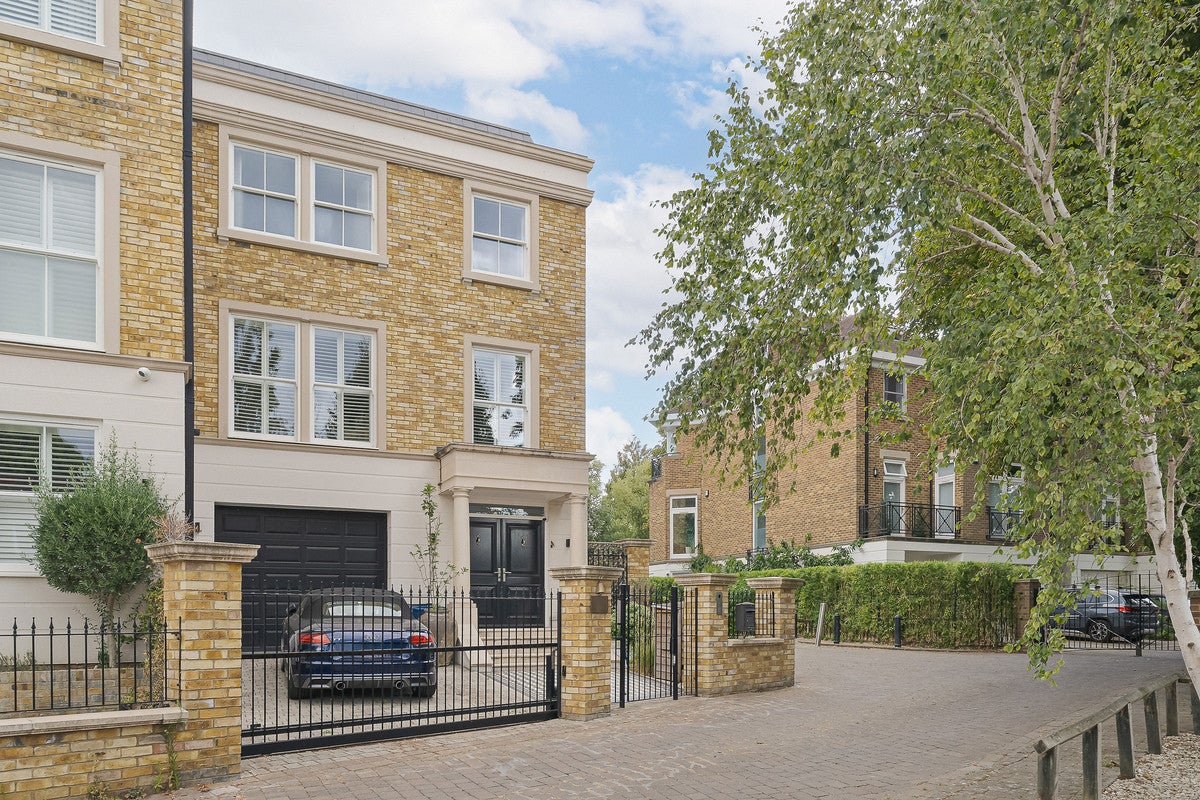 House Willoughby Road in Greater London