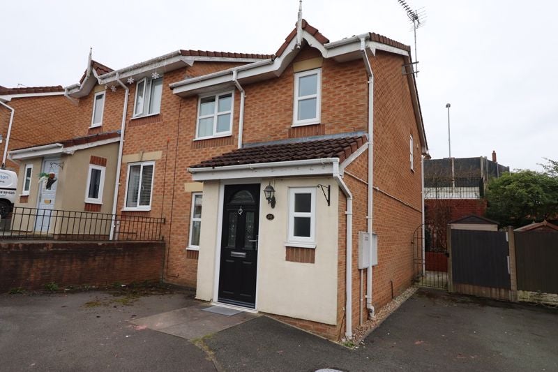 House Hurricane Grove in Stoke-on-Trent