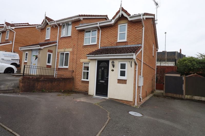 House Hurricane Grove in Stoke-on-Trent