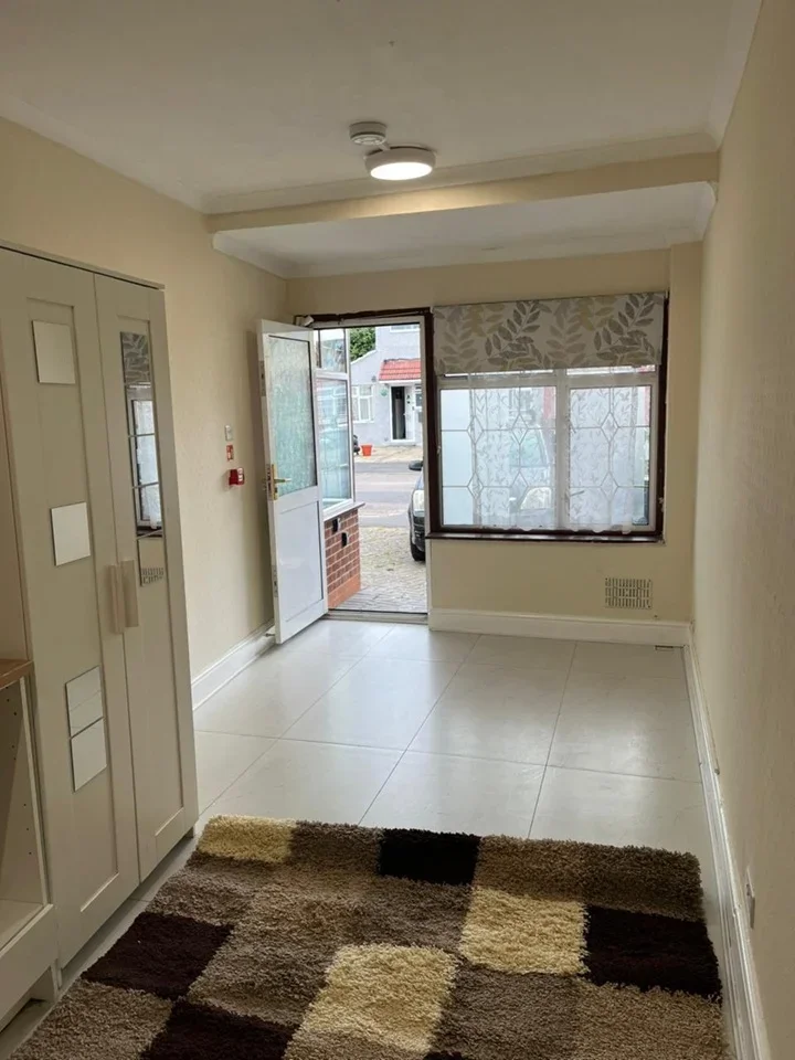 Flat Ede Close in Greater London