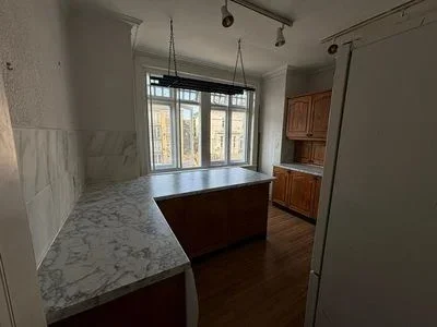 Flat Coombe Road in Greater London