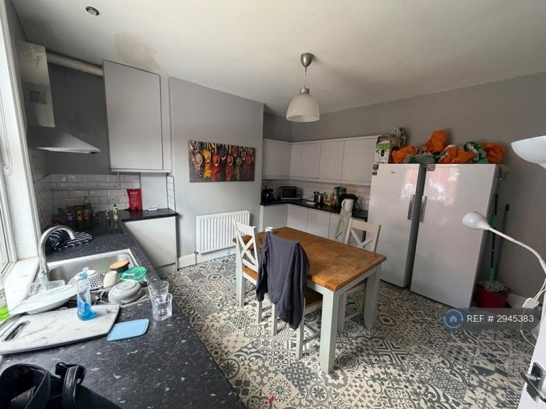 Room Thornville Road in Leeds