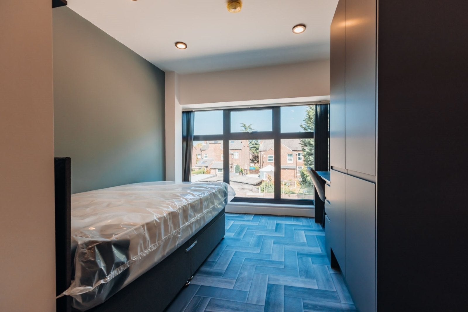 Room High Road in Nottingham