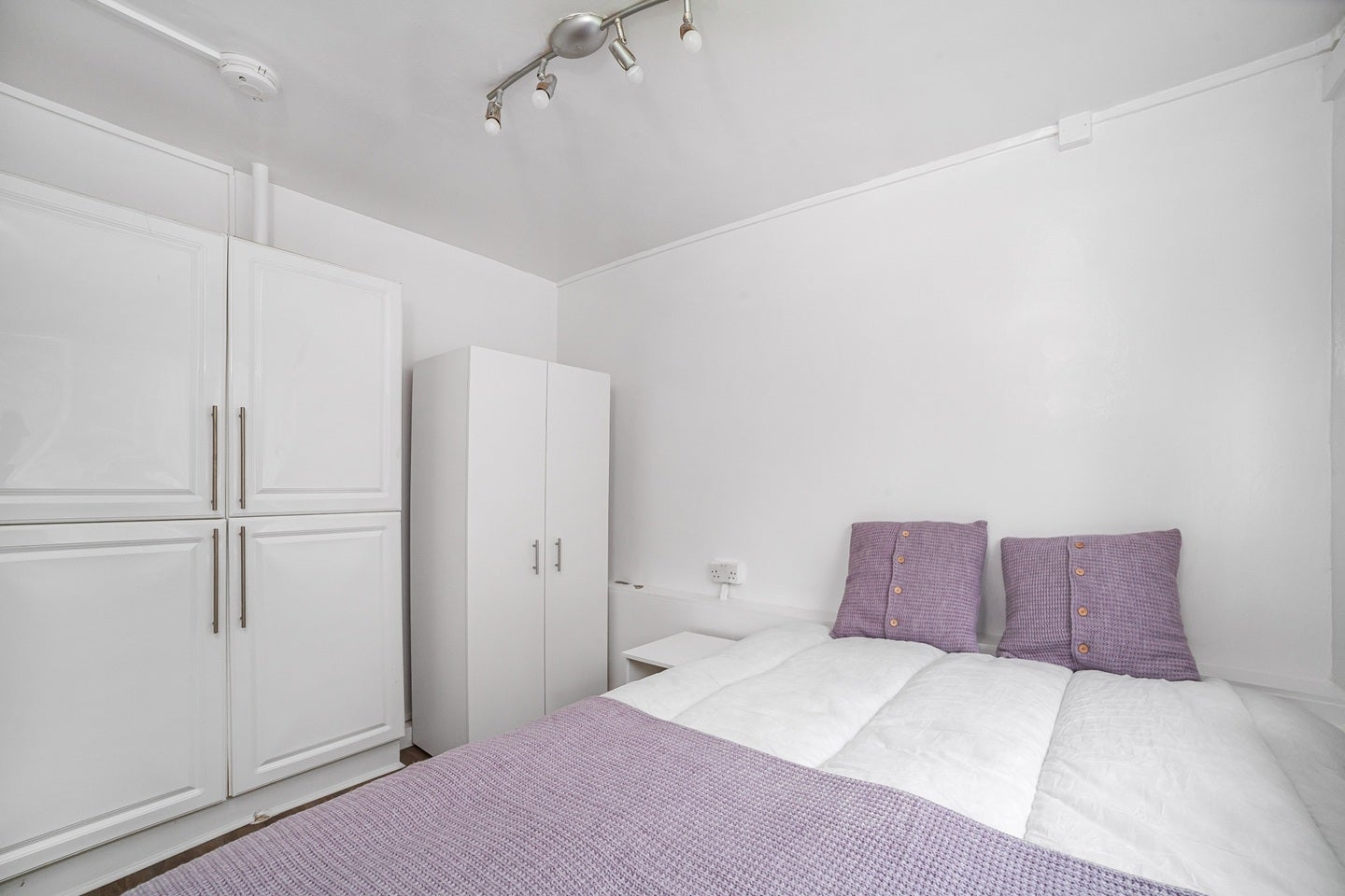Room Tildesley Road in Greater London