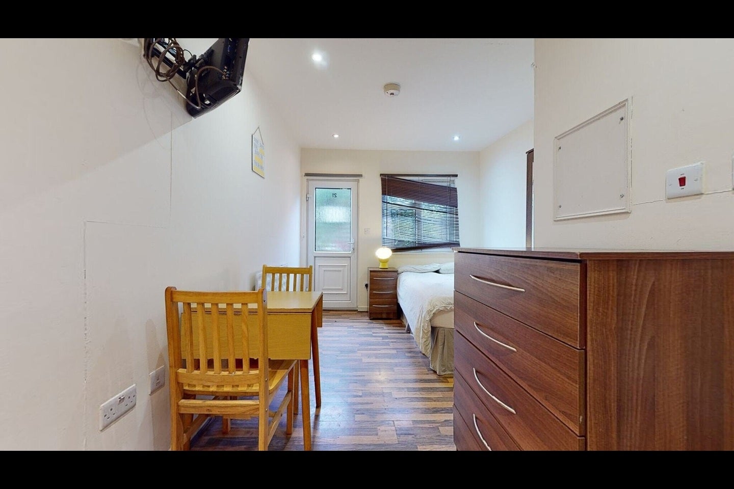 Flat Chatsworth Road in Greater London