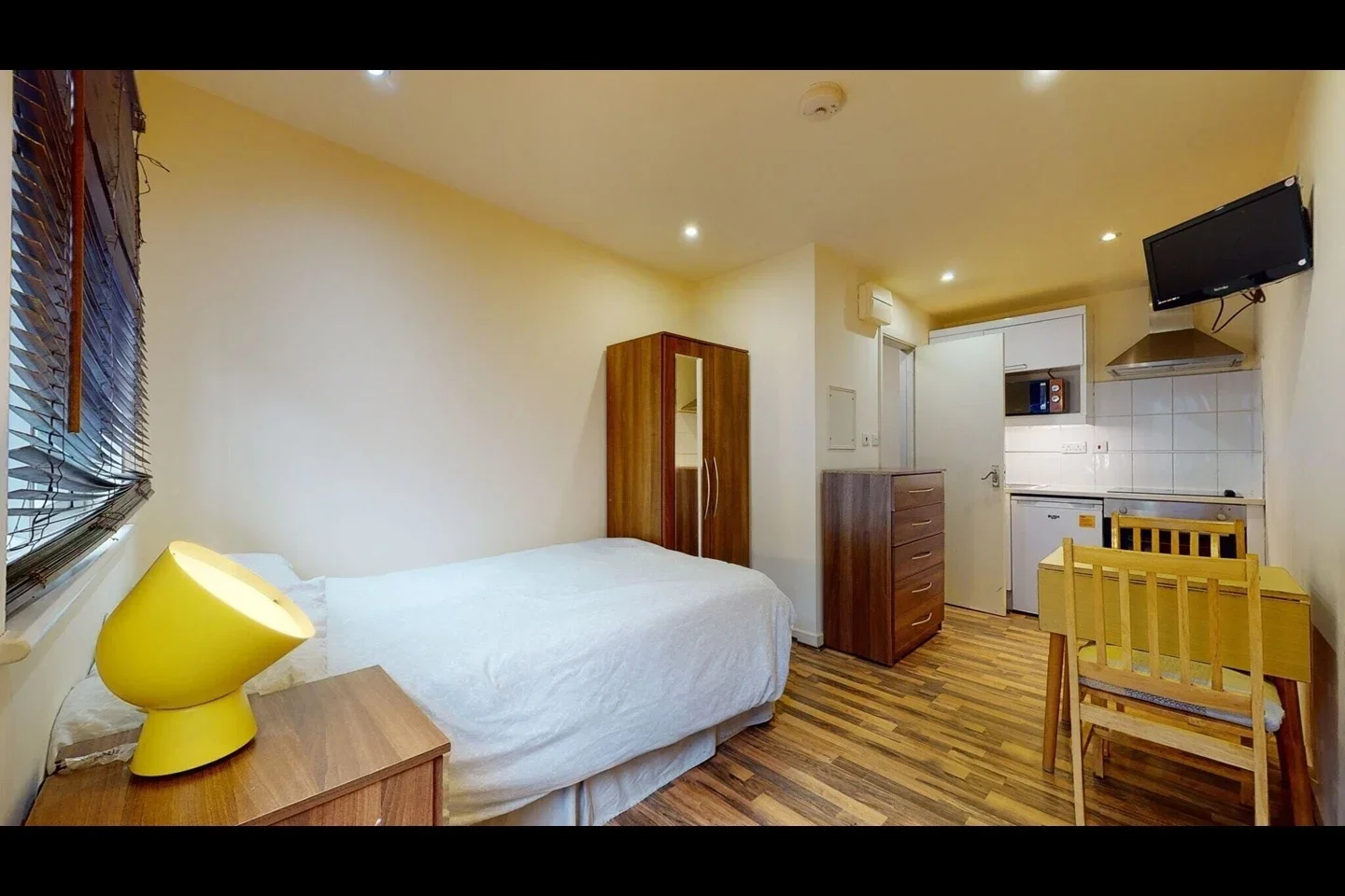 Flat Chatsworth Road in Greater London