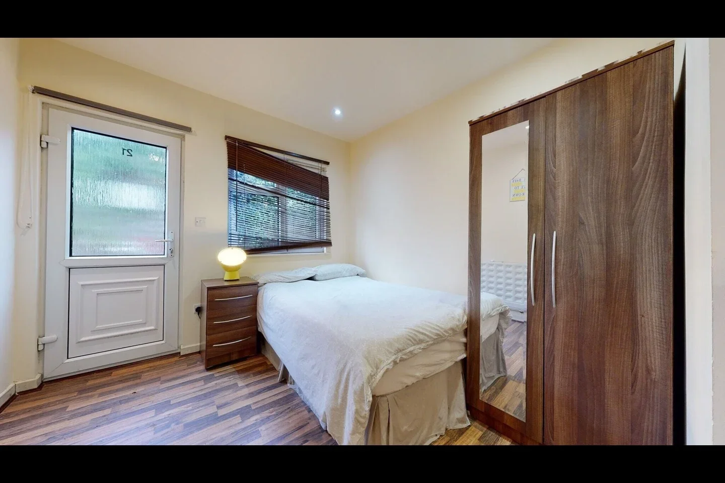 Flat Chatsworth Road in Greater London