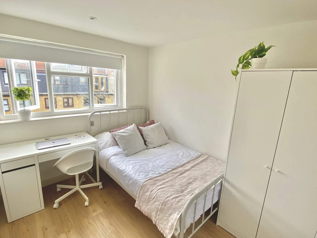Flat Buxton Street in Greater London