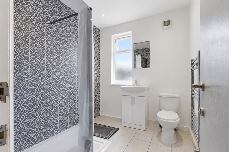 Room Great Cambridge Road in Greater London