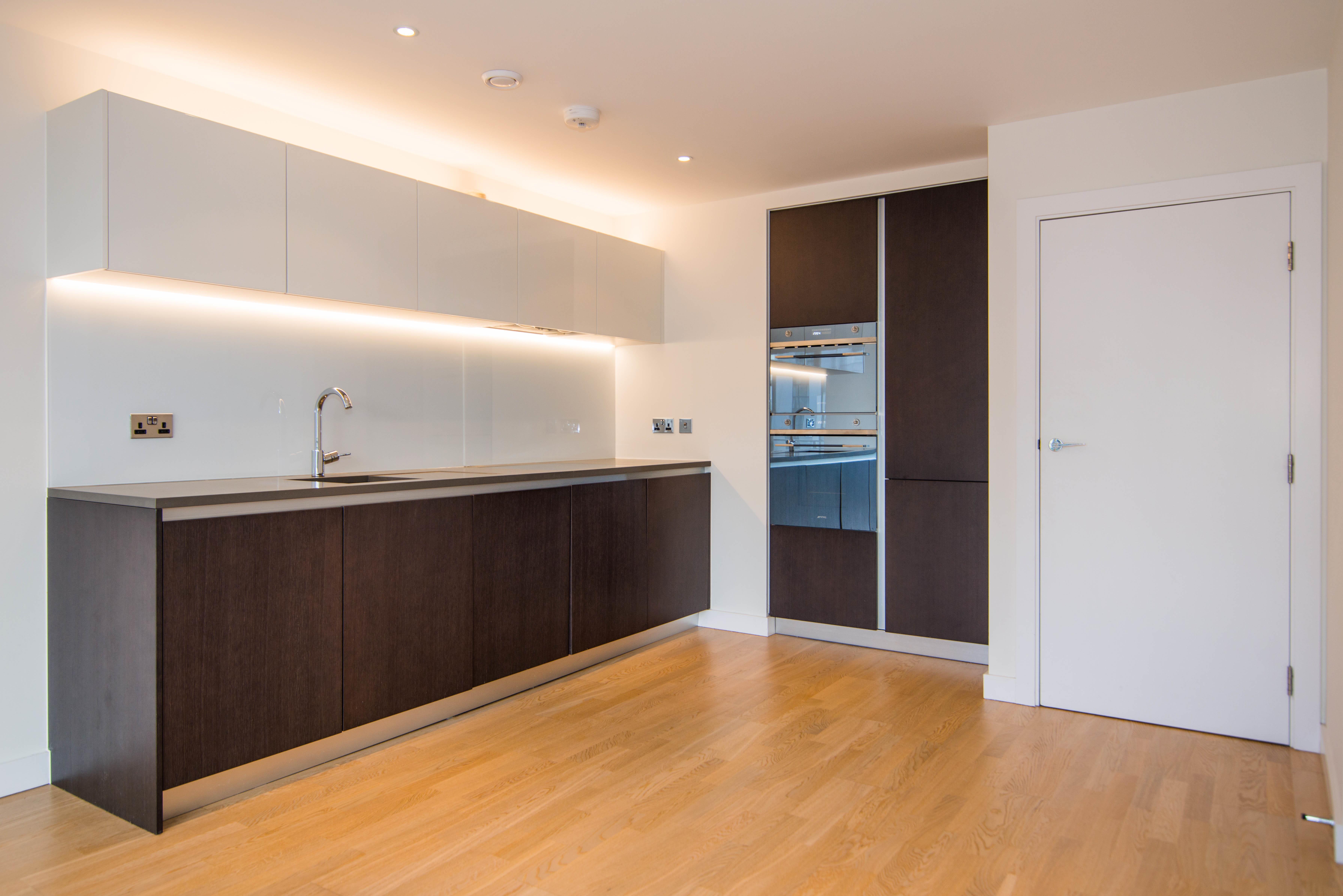 Flat Pump House Crescent in Greater London