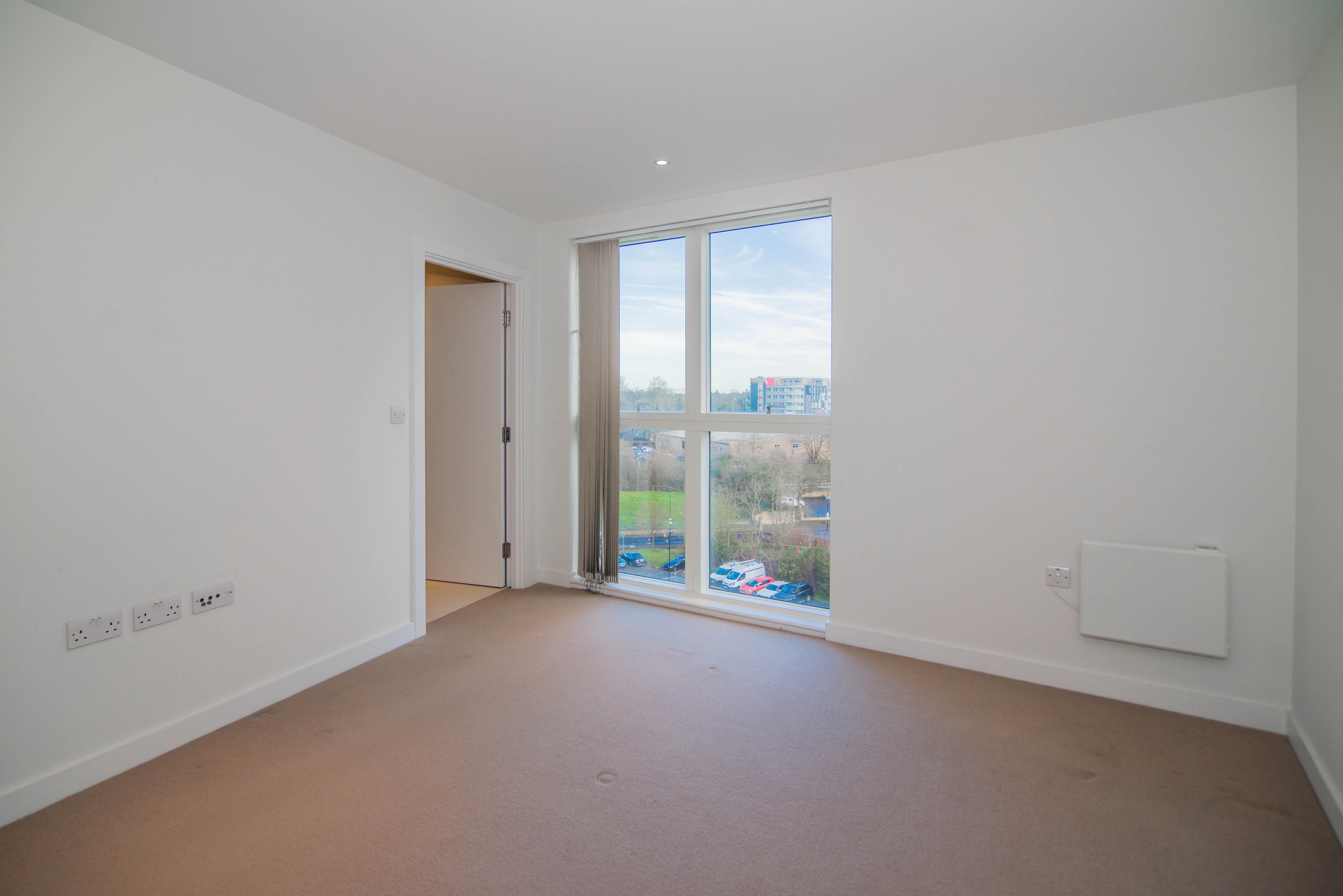 Flat Pump House Crescent in Greater London