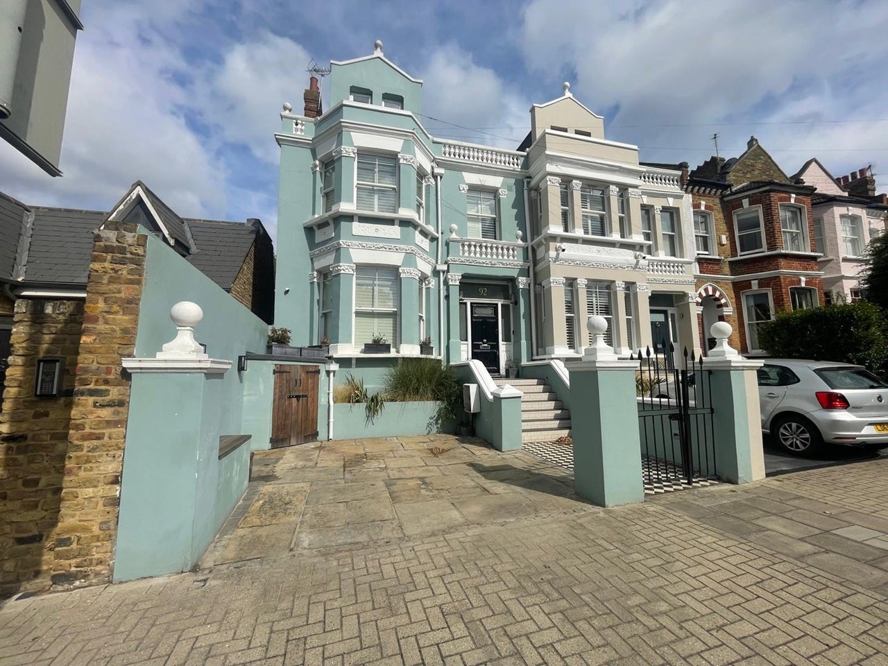 House St. Ann's Hill in Greater London