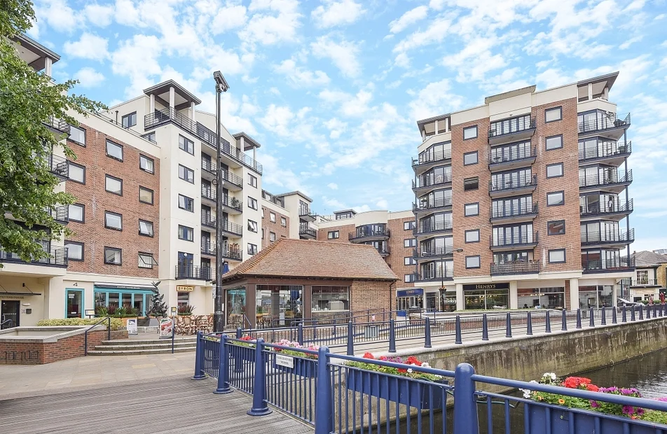Flat Wadbrook Street in Greater London
