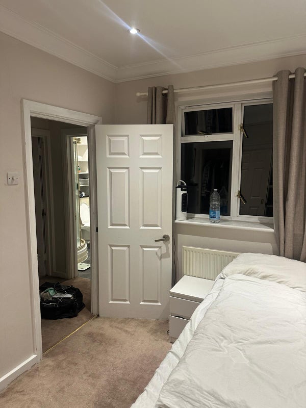 Room Warwick Square Mews in City of Westminster