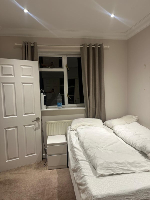 Room Warwick Square Mews in City of Westminster