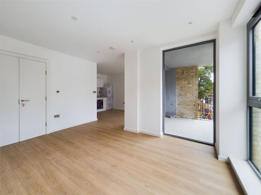Flat Upton Lane in Greater London