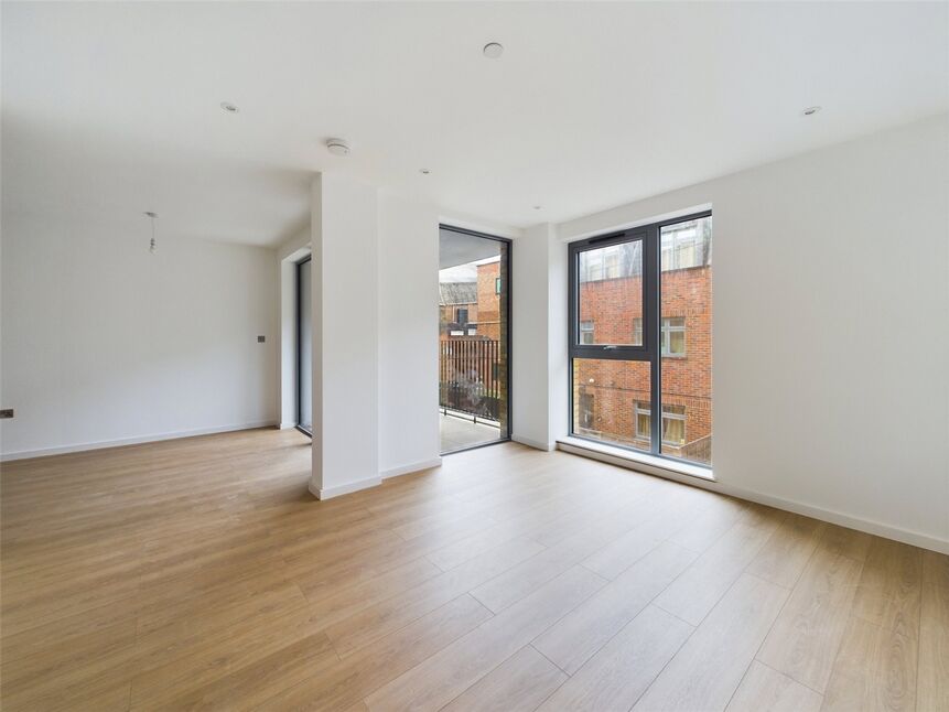 Flat Upton Lane in Greater London