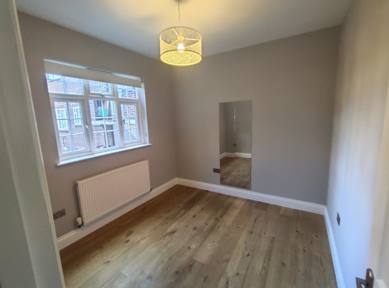 Room Kings Drive in Greater London