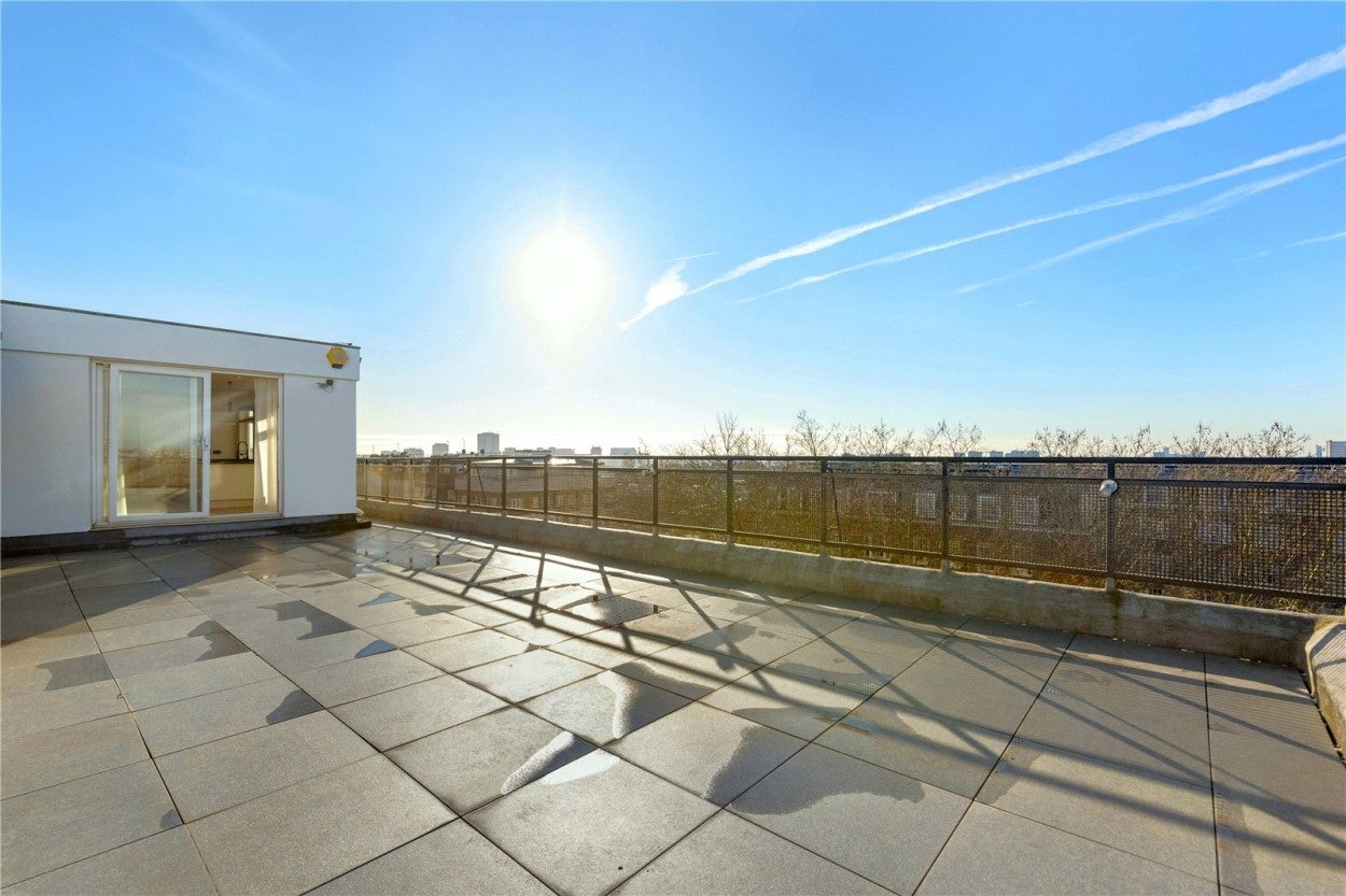 Flat Queen's Terrace in City of Westminster