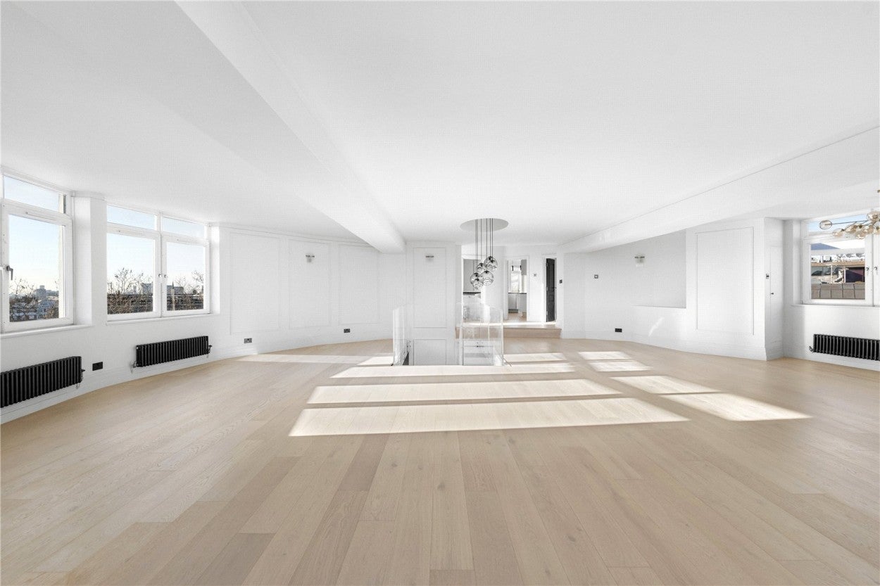 Flat Queen's Terrace in City of Westminster
