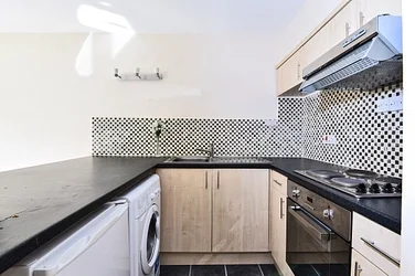 Flat Crowborough Road in Greater London