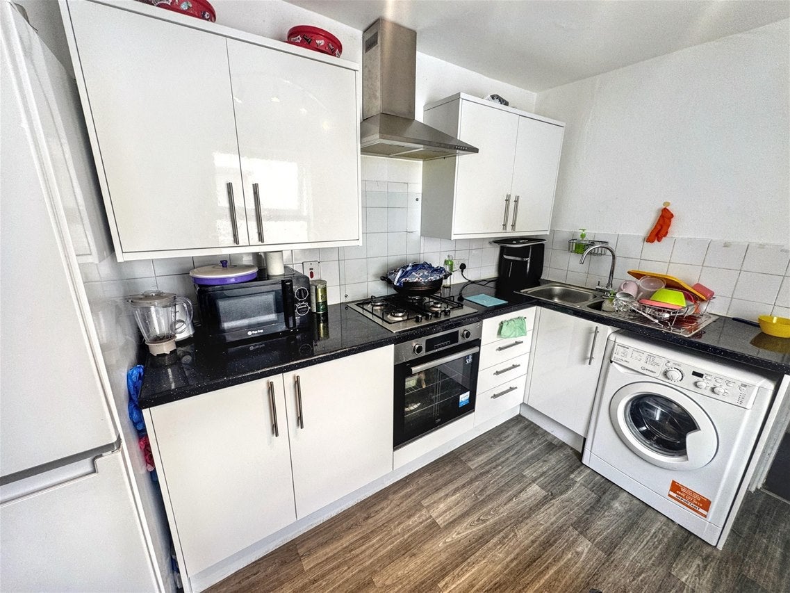 Flat South Esk Road in London