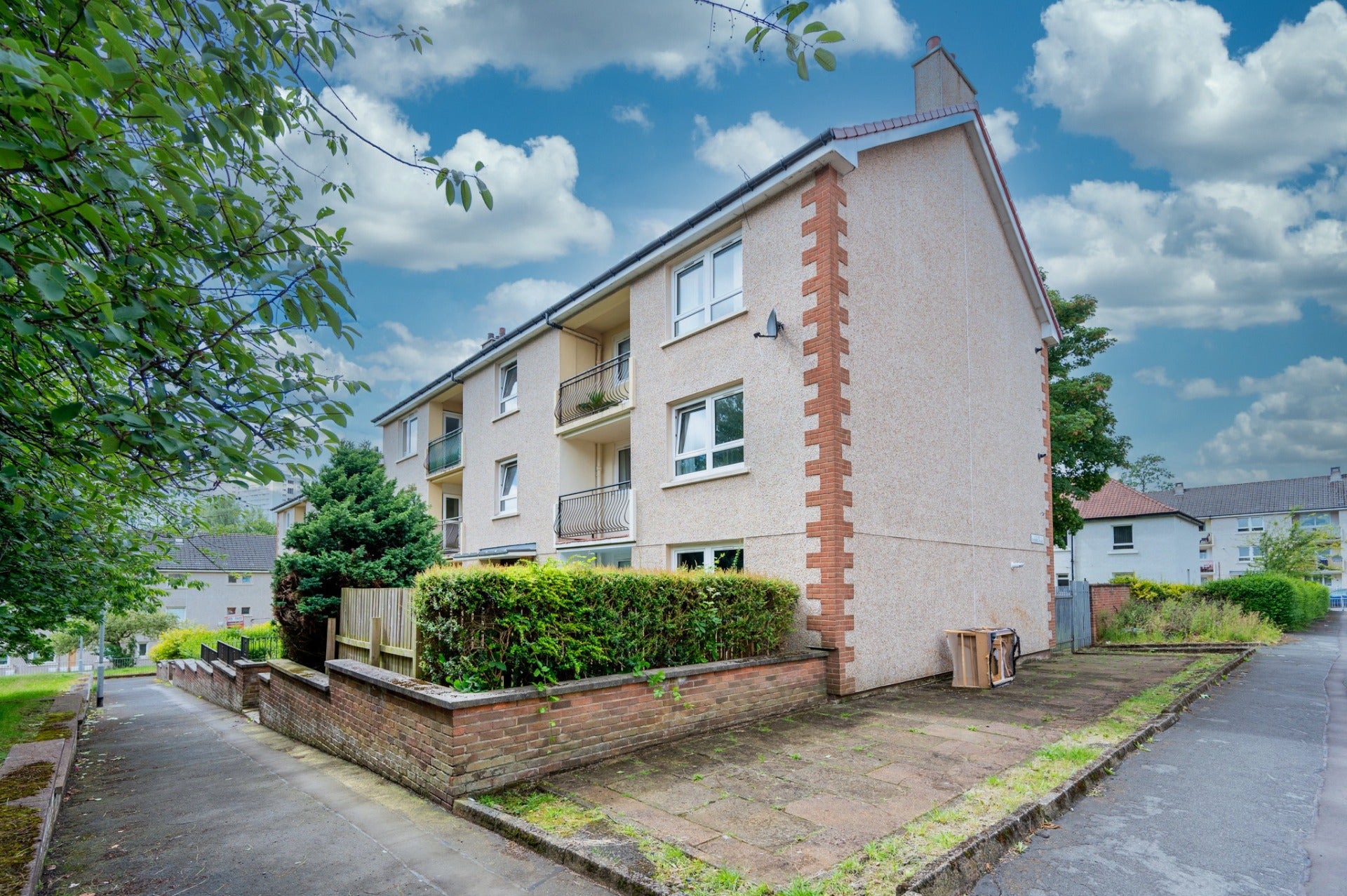 Flat Dodside Place in Glasgow