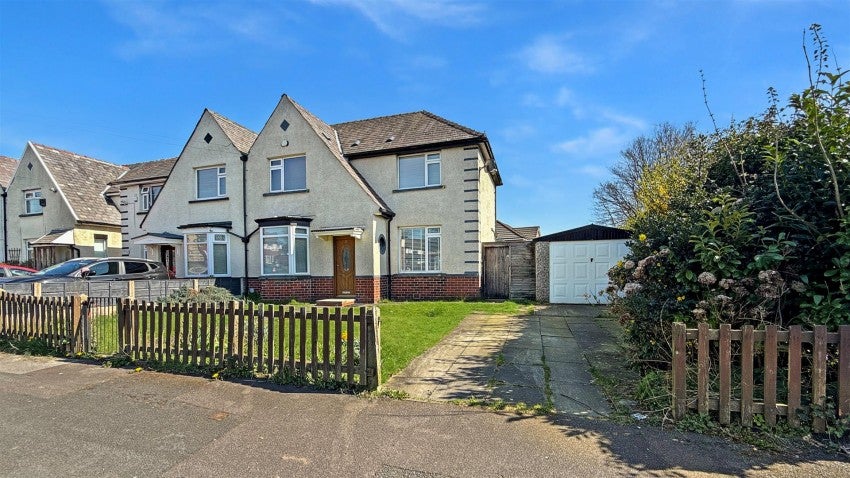 Flat Raikes Road in Farnworth
