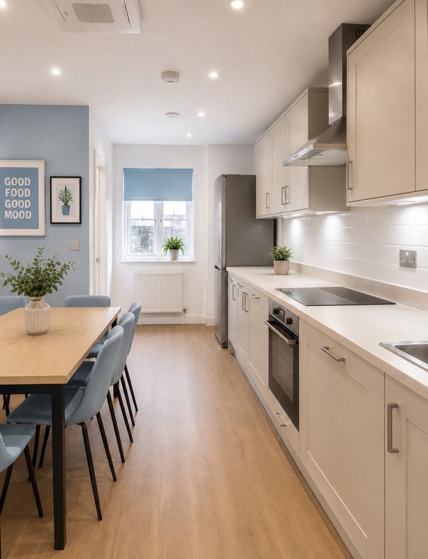 Room Silverdale Road in Newcastle-under-Lyme